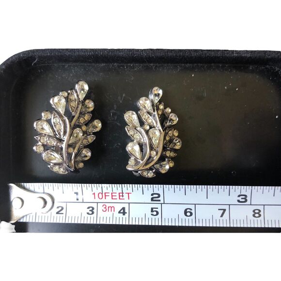 Signed Vintage Crown Trifari Silver Tone Metal Clear Rhinestone Encrusted Spray - Picture 10 of 12